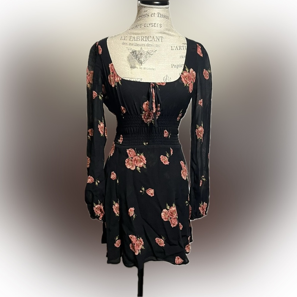 🌸Reformation black pink floral long sleeve dress size 6 medium